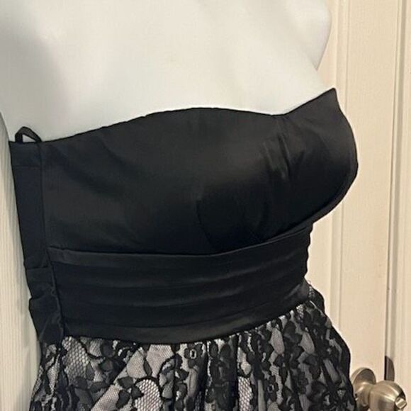 Snap Black and Lace Strapless Party Dress. Size Junior's 11 - Picture 4 of 9